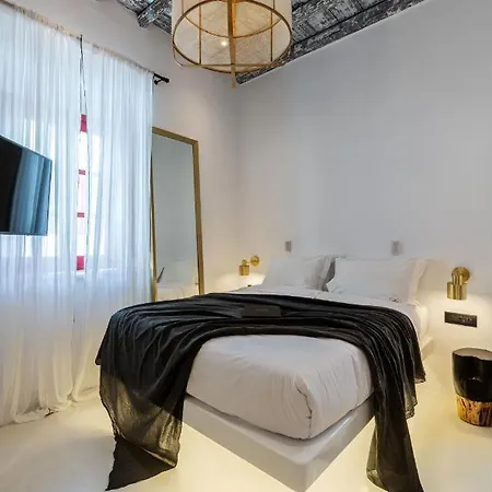The Townhouse Mykonos מלון 5*