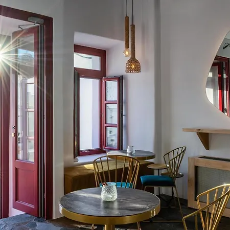 The Townhouse Mykonos מלון 5*